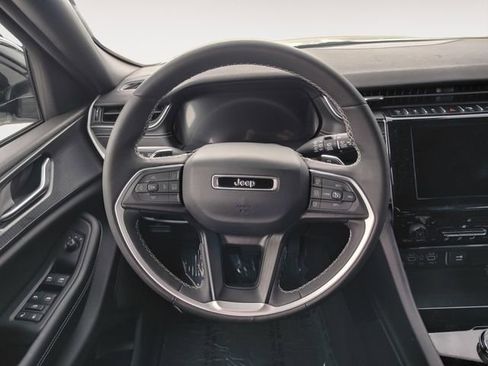 Used 2023 Jeep Grand Cherokee L Laredo image 12