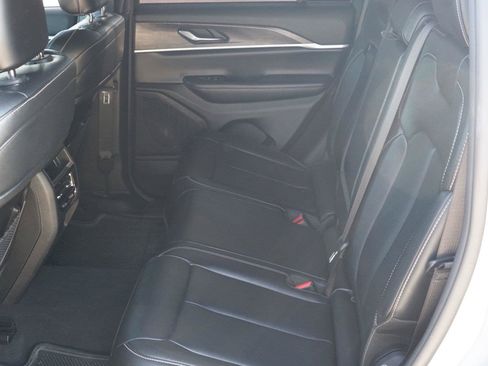 Used 2024 Jeep Grand Cherokee Limited w/ Black Appearance Package AWD/4WD image 22