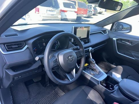 Used 2025 Toyota RAV4 SE AWD/4WD image 8