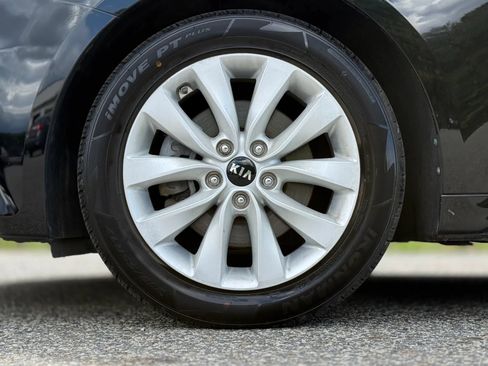 Used 2018 Kia Optima LX w/ 17" Alloy Wheels Package FWD image 29