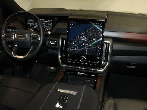 Used 2025 GMC Yukon Denali w/ Advanced Technology Package image 17