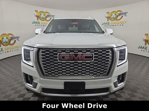 Used 2022 GMC Yukon XL Denali w/ Denali Premium Package image 3