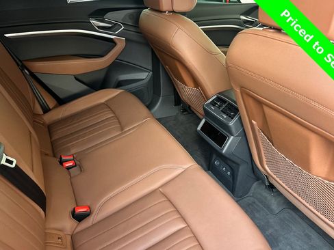 Used 2024 Audi Q8 e-tron Premium image 19