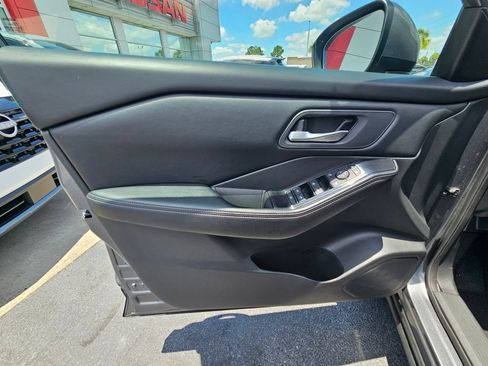 Certified 2025 Nissan Rogue SV FWD image 13