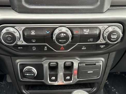 Used 2023 Jeep Wrangler Sport AWD/4WD image 5