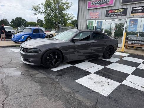 Used 2016 Dodge Charger R/T RWD image 2