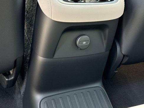 New 2026 Volvo XC90 T8 Ultra w/ Protection Package Premier image 16