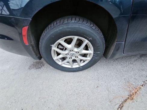 Used 2025 Chrysler Pacifica Select image 9