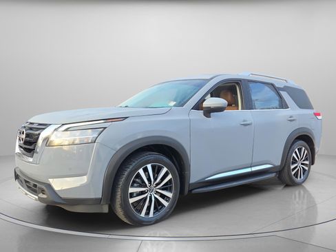 Certified 2024 Nissan Pathfinder Platinum w/ Cargo Package image 2