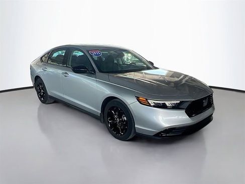 Used 2025 Honda Accord SE image 2