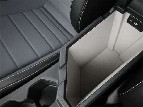 New 2025 Volkswagen Jetta SE image 9