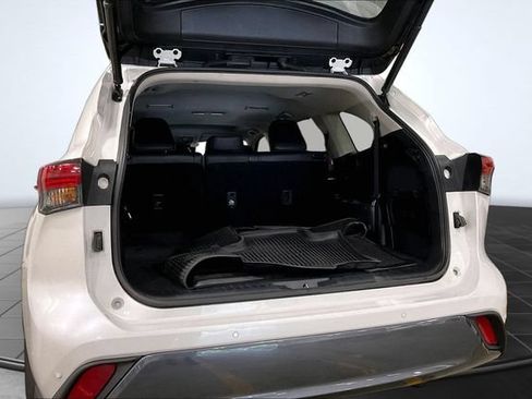 Used 2022 Toyota Highlander Limited AWD/4WD image 6