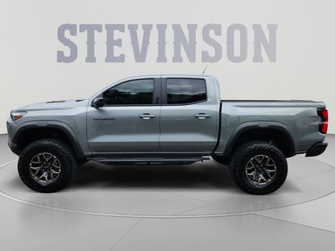 Used 2025 Chevrolet Colorado ZR2 w/ Technology Package AWD/4WD image 2