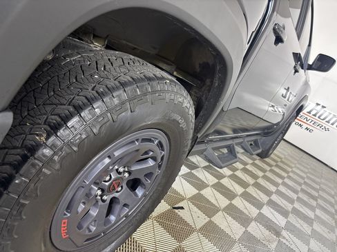 Used 2025 Nissan Frontier PRO-4X AWD/4WD image 34