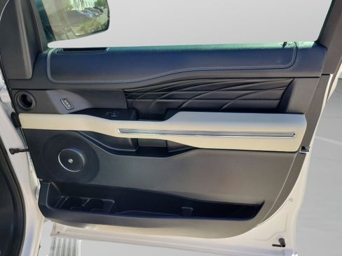 Used 2019 Ford Expedition Platinum RWD image 17