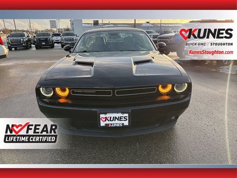 Used 2015 Dodge Challenger SXT Plus image 3