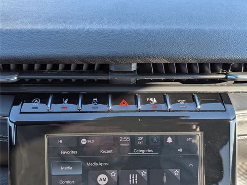 Used 2023 Jeep Grand Cherokee Laredo X image 29