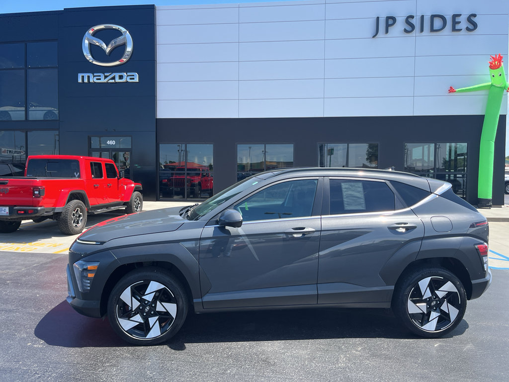Used 2025 Hyundai Kona Limited AWD/4WD image 2