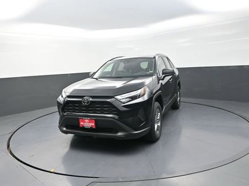 Used 2025 Toyota RAV4 LE image 31