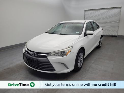 Used 2015 Toyota Camry LE image 1