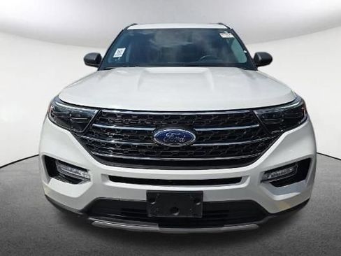 Used 2022 Ford Explorer XLT w/ Equipment Group 202A AWD/4WD image 2
