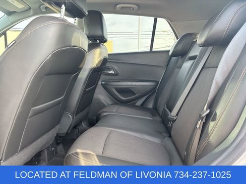 Used 2022 Chevrolet Trax LT w/ LT Convenience Package image 22