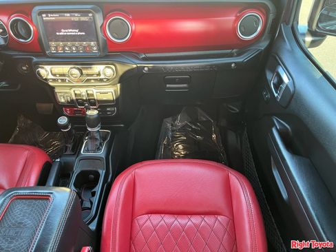 Used 2023 Jeep Wrangler Unlimited Rubicon AWD/4WD image 18