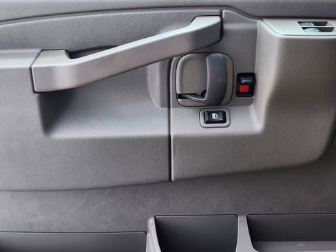 New 2025 GMC Savana 2500 Extended w/ Driver Convenience Package image 18