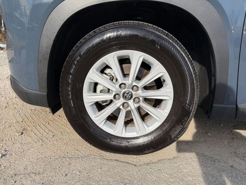 Used 2025 Toyota Grand Highlander LE image 32