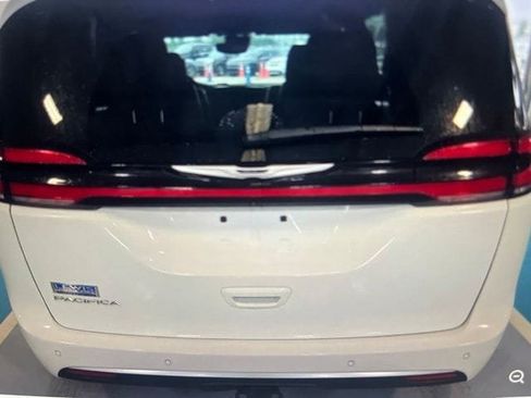 Used 2025 Chrysler Pacifica Pinnacle w/ Trailer Tow Group FWD image 31