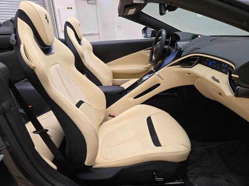 Used 2024 Ferrari Roma Spider RWD image 25