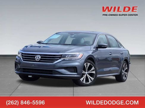 Used 2022 Volkswagen Passat 2.0T SE FWD image 2
