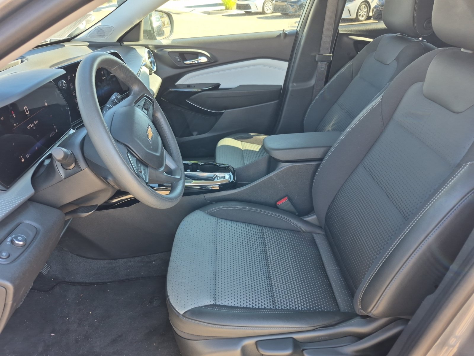 Used 2026 Chevrolet Trax LT FWD image 17
