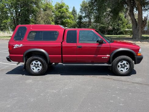 Used 1998 Chevrolet S10 Pickup LS w/ Preferred Equipment Group AWD/4WD image 3