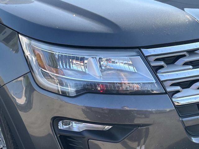 Used 2019 Ford Explorer Limited w/ Ford Safe & Smart Package FWD image 4