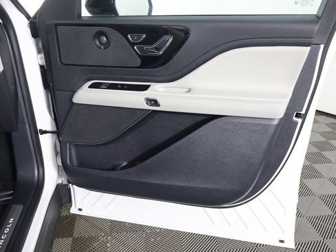 Used 2025 Lincoln Aviator Reserve w/ Illumination Package image 28