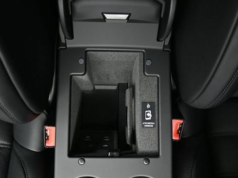 New 2026 Porsche Macan image 25