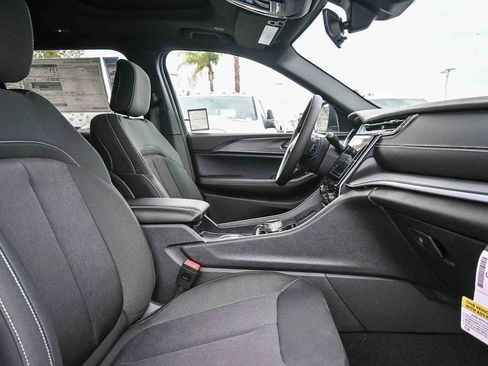 New 2025 Jeep Grand Cherokee L Laredo w/ Trailer Tow Package image 27