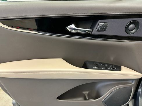 Used 2022 Lincoln Nautilus Reserve w/ Luxury Package image 18