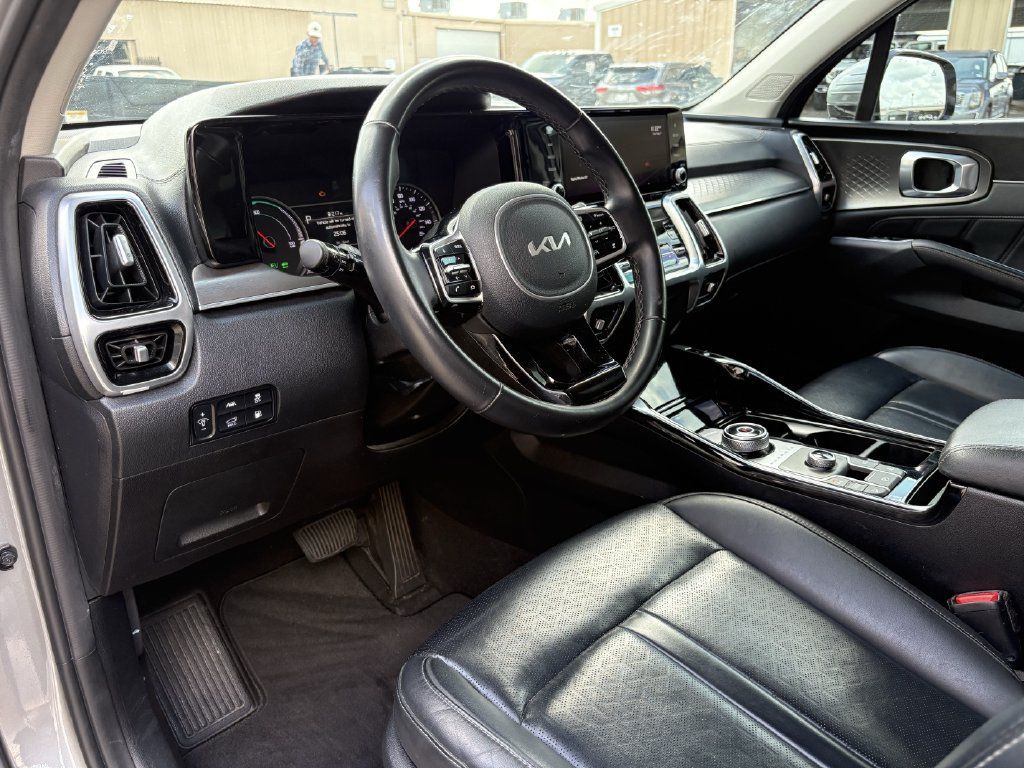 Used 2022 Kia Sorento SX w/ Panoramic Sunroof Package AWD/4WD image 14