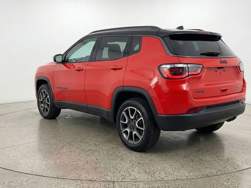 Used 2025 Jeep Compass Trailhawk AWD/4WD image 6
