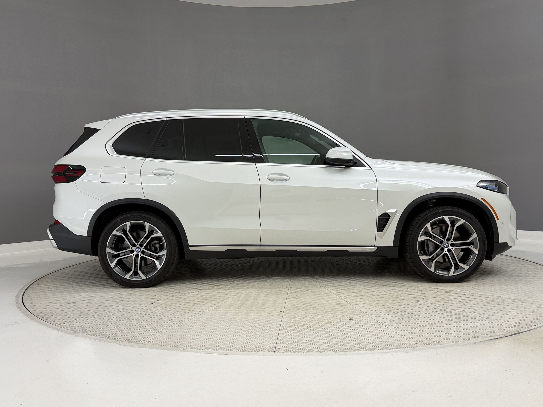 Used 2026 BMW X5 sDrive40i w/ Premium Package RWD image 8
