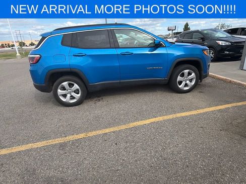 Used 2018 Jeep Compass Latitude w/ Popular Equipment Group AWD/4WD image 8