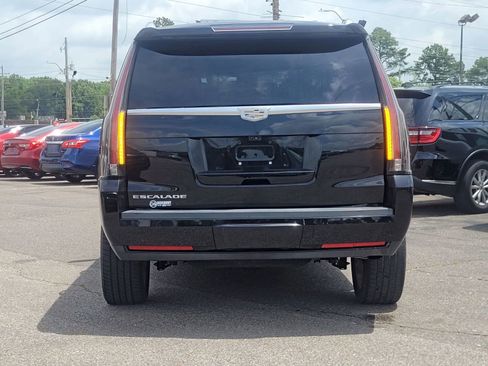 Used 2018 Cadillac Escalade Premium Luxury RWD image 10