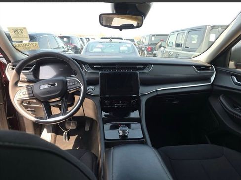 Used 2024 Jeep Grand Cherokee Laredo X AWD/4WD image 13