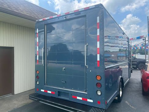 Used 2019 Ford E-450 and Econoline 450 Super Duty RWD image 6