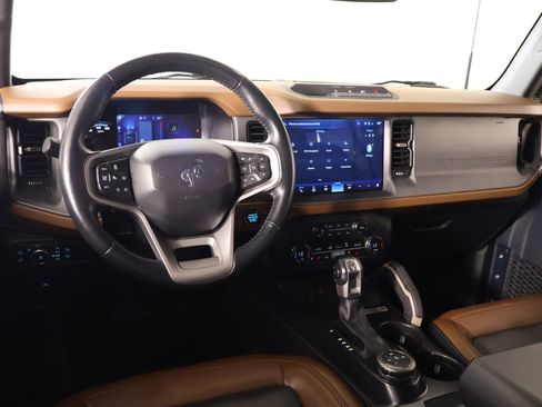 Used 2024 Ford Bronco Outer Banks AWD/4WD image 2