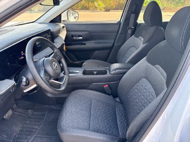 Certified 2025 Nissan Kicks SV FWD image 10