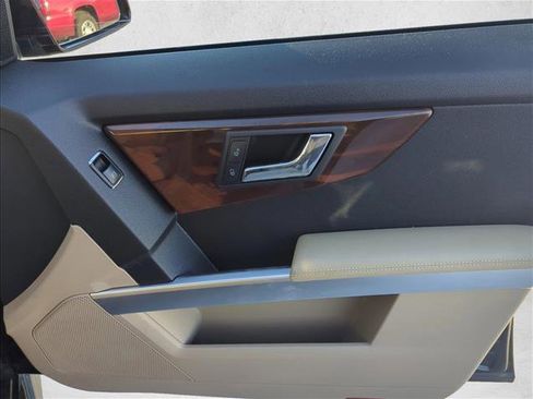 Used 2010 Mercedes-Benz GLK 350 4MATIC image 25