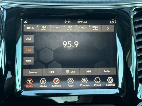 Used 2019 Jeep Cherokee Limited FWD image 24